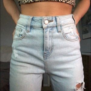 BDG BRAND NEW LIGHT WASH JEANS